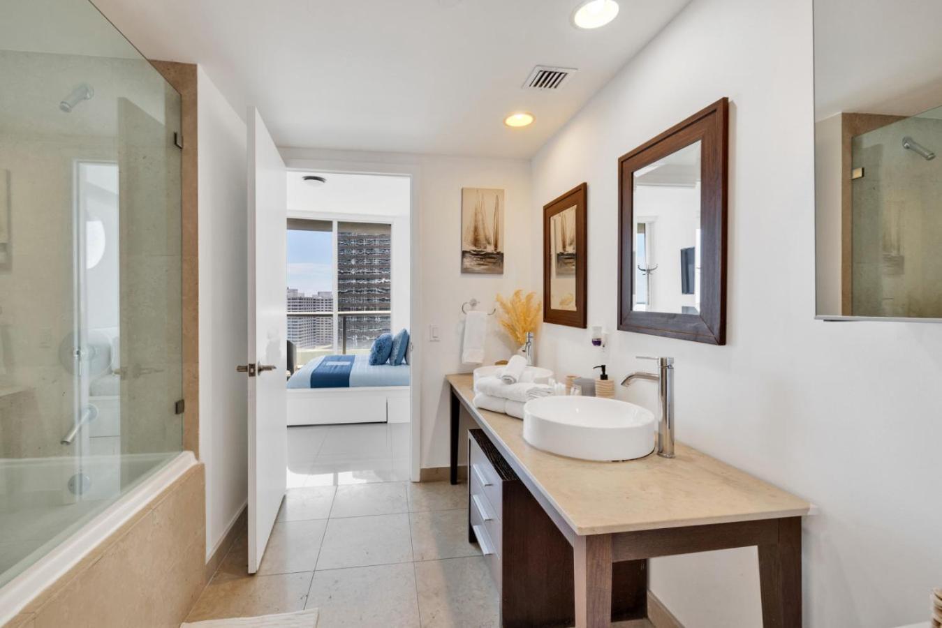 New Listing Promo W 2br Bay View 3 Pools
