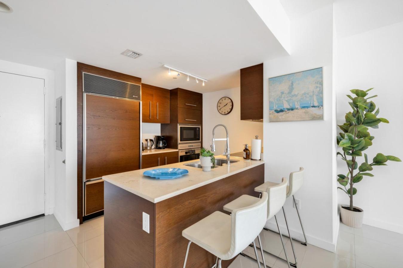 Casa de férias New Listing Promo W 2br Bay View 3 Pools